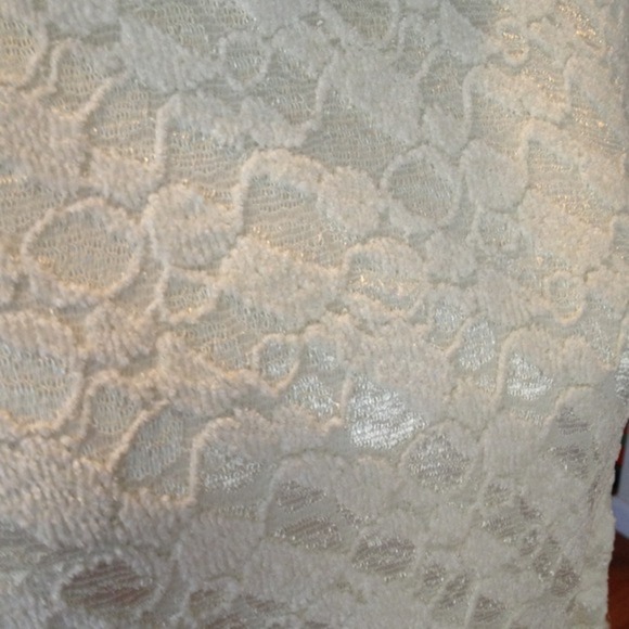 Off white top, 3/4 length sleeves - Picture 3 of 6